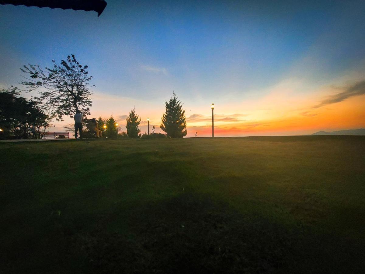 Haze And Kites Resort Munnar Buitenkant foto