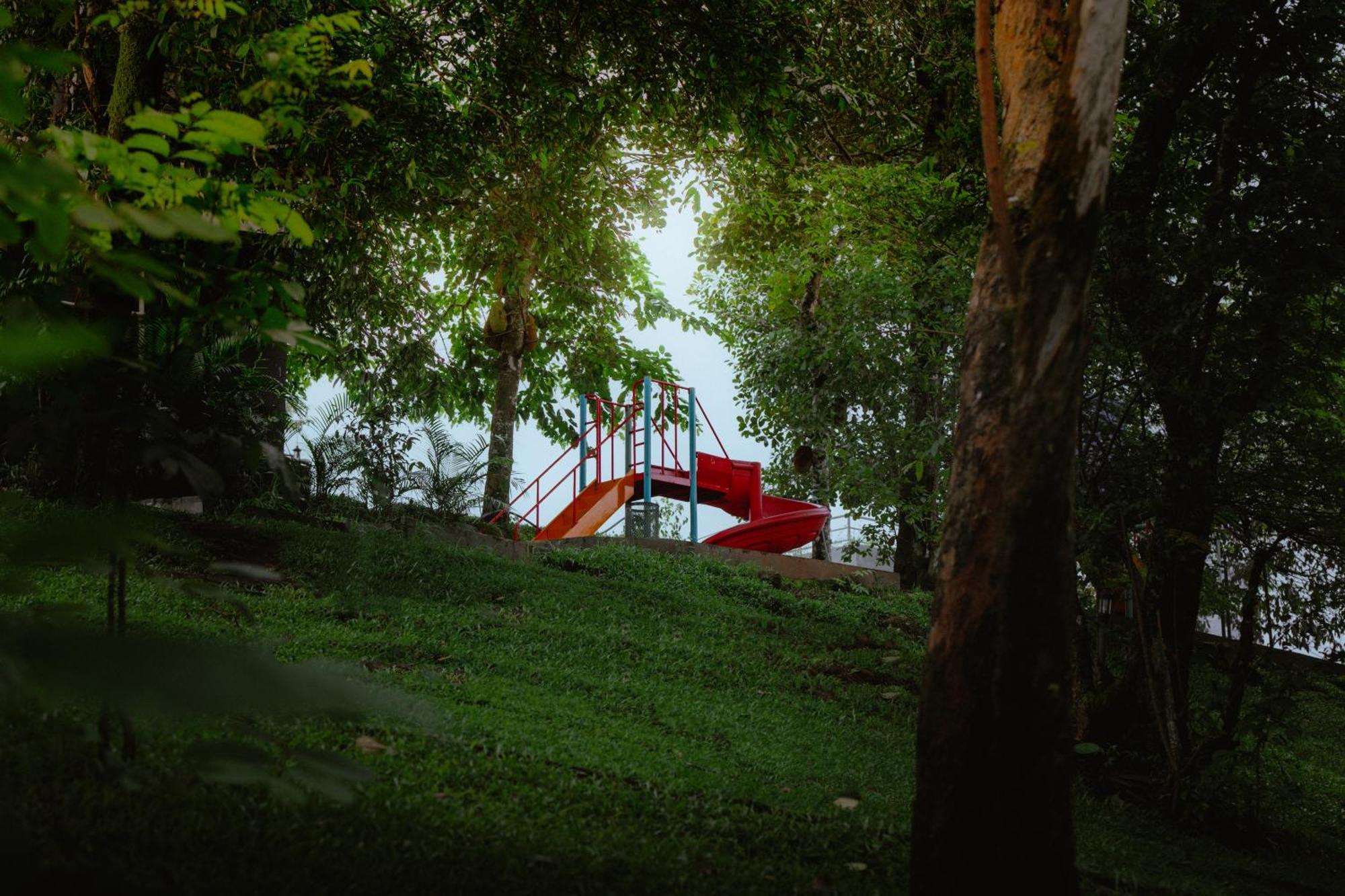 Haze And Kites Resort Munnar Buitenkant foto